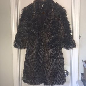 Willow & Clay
Faux Feathery Modern Coat